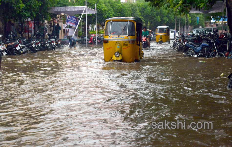 heavy rain in city - Sakshi1