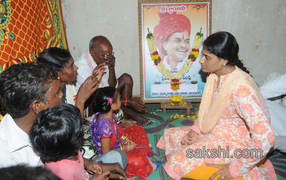 ys sharmila 3rd day paramarsha yatra in warangal distirict5