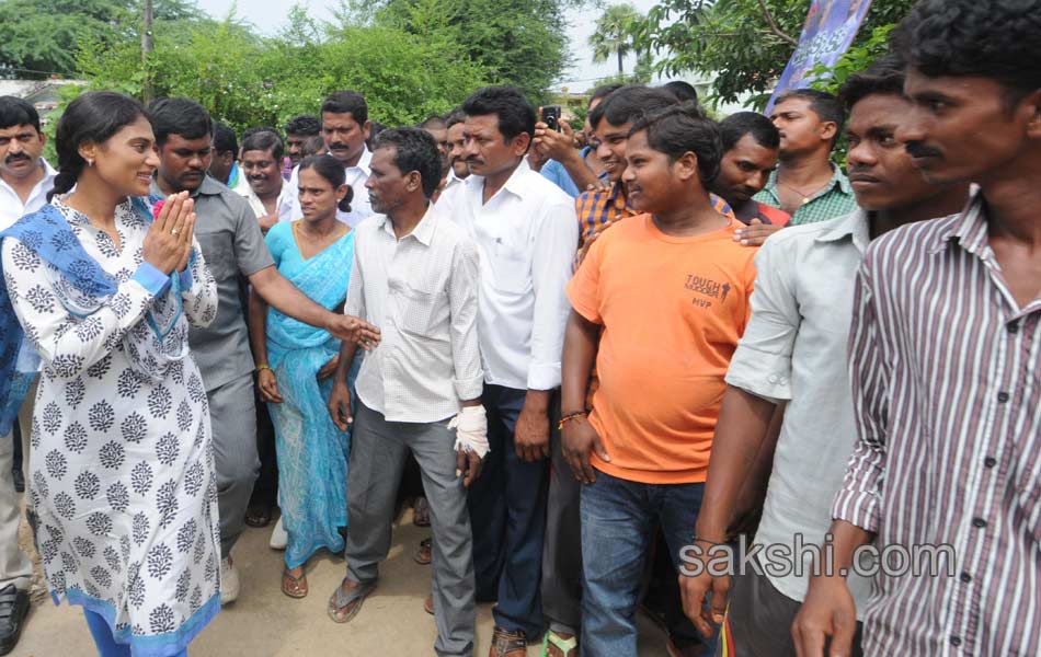 ys sharmila 3rd day paramarsha yatra in warangal distirict13