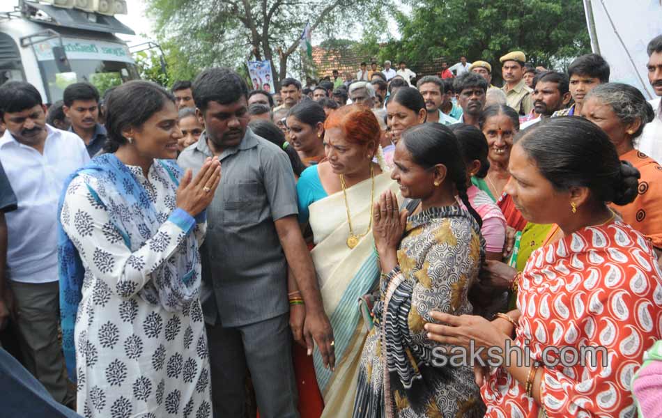 ys sharmila 3rd day paramarsha yatra in warangal distirict14