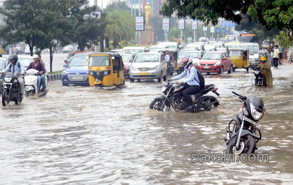 heavy rain in city10