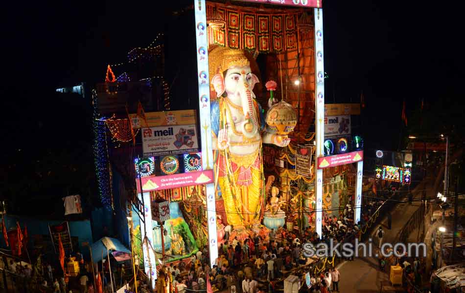 Governor perfoms ganesha puja at Khairatabad13