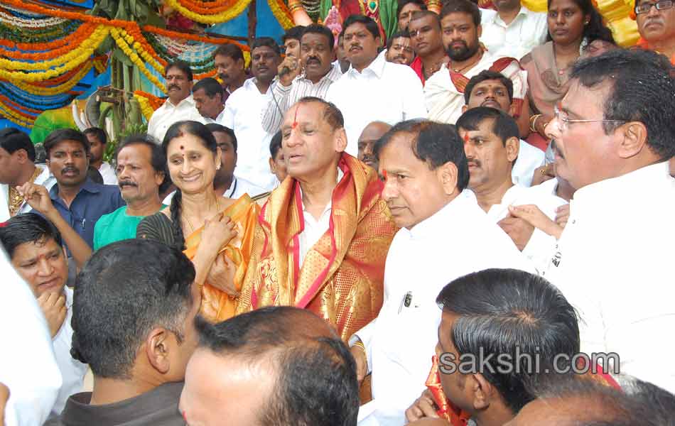 Governor perfoms ganesha puja at Khairatabad16