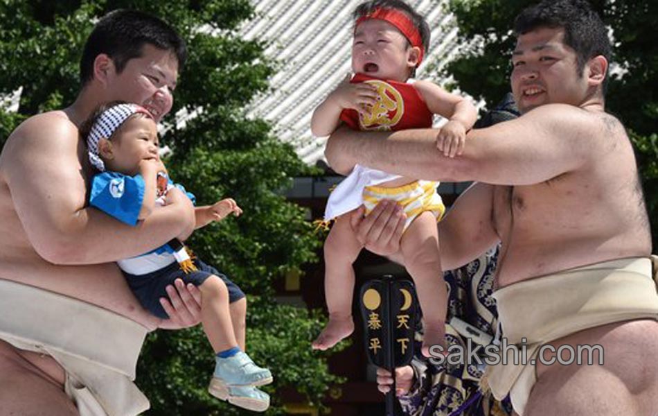 These Sumo Wrestlers Make Babies Cry It Out For Good Health4