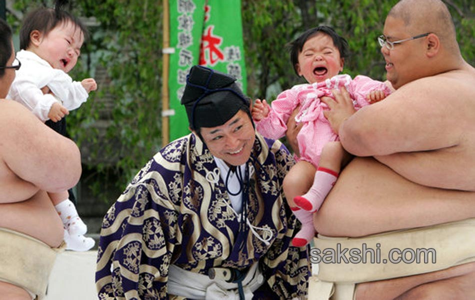 These Sumo Wrestlers Make Babies Cry It Out For Good Health15