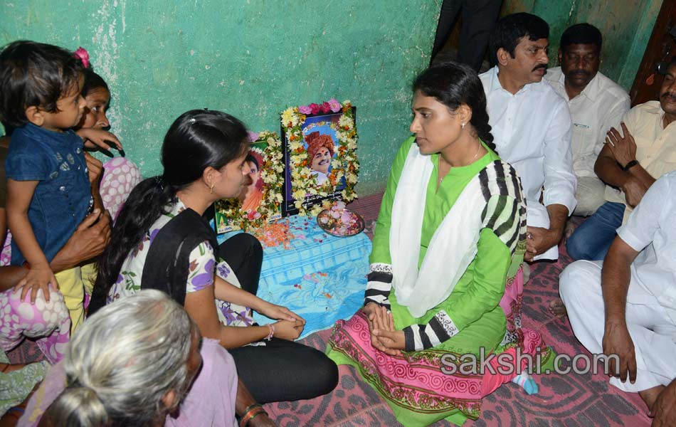 YS Sharmila second day paramarsha yatra4