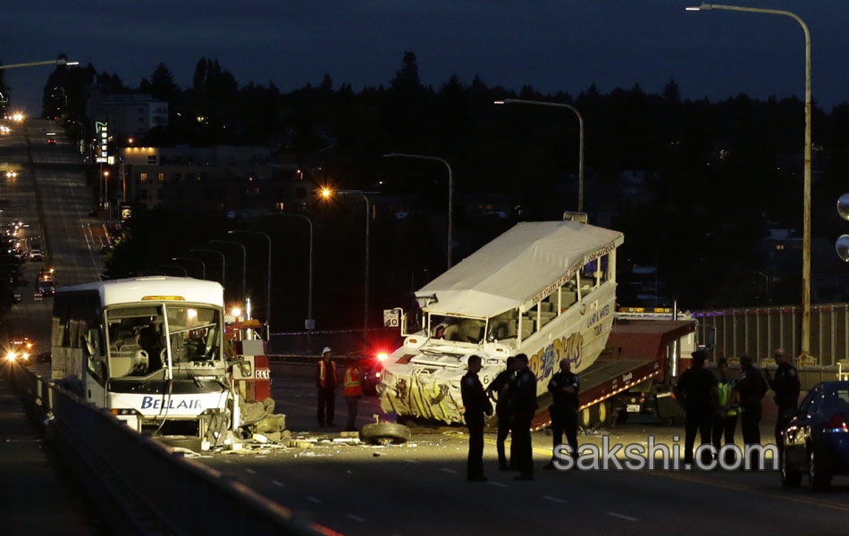 Seattle Tour Bus Crash1