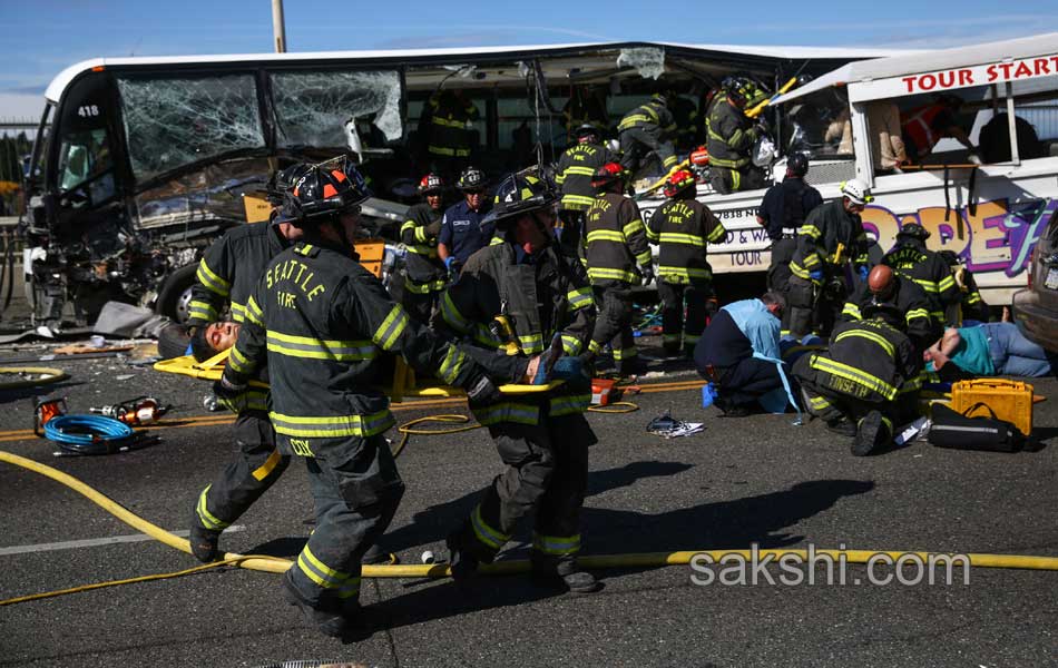 Seattle Tour Bus Crash13