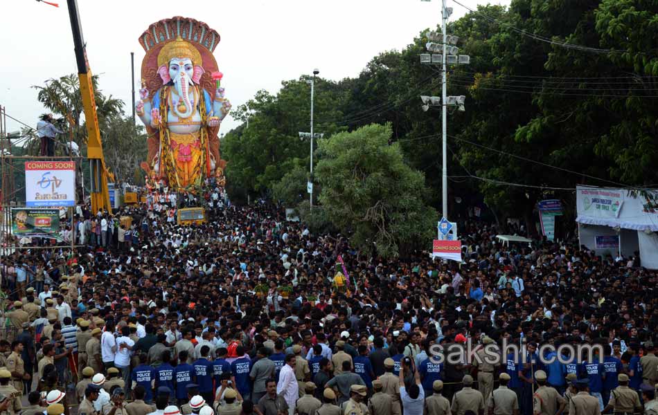 Kharithabad vinayakudu to send off Ganesh idol immersion processions26