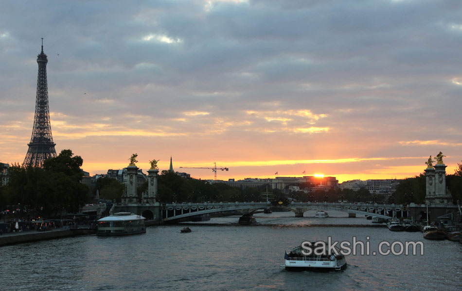 eiffel towers - Sakshi5