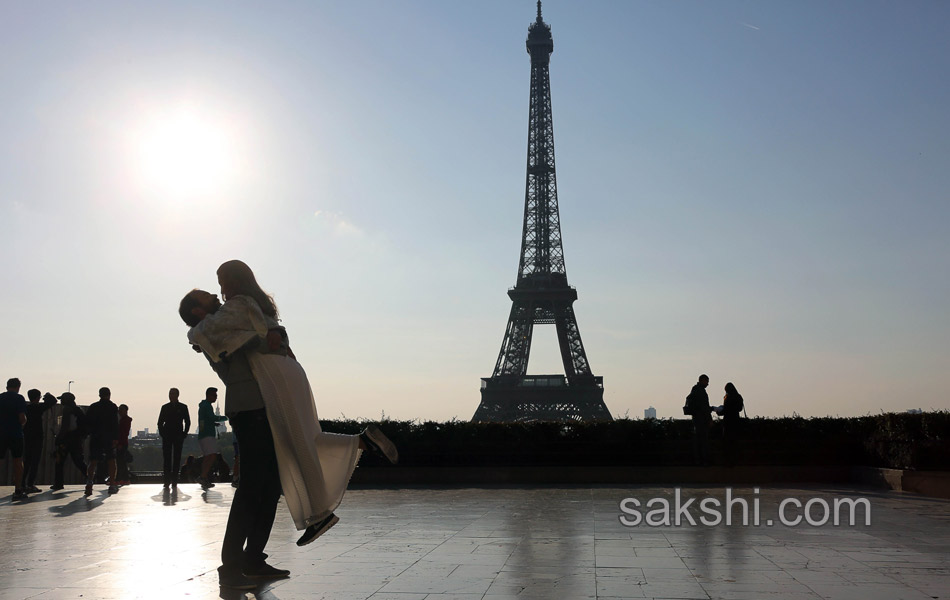 eiffel towers - Sakshi7