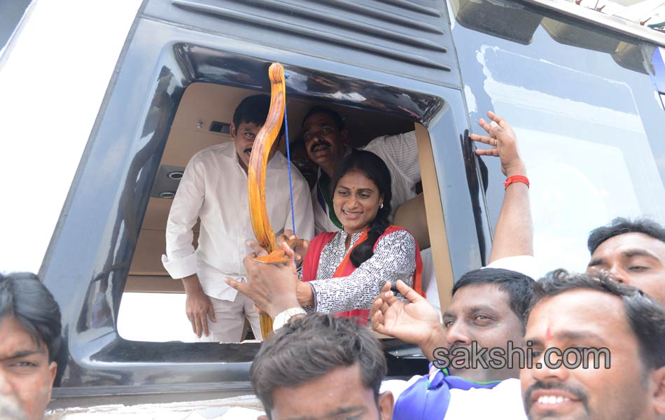 YS sharmila tour in karimnagar district11