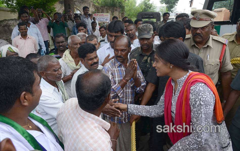 YS sharmila tour in karimnagar district15