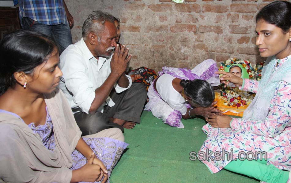 YS Sharmila Paramarsha Yatra in KareemNagar District  Day 26