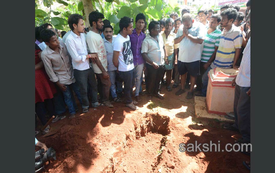 Athidi dead body found on Dibbelapalem beach5