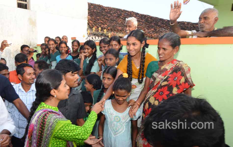 YS Sharmila Paramarsha yatra in Nizamabad - Sakshi21