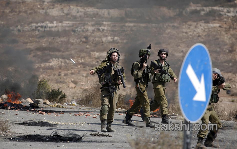 Palestinian demonstrators during clashes in the West Bank4