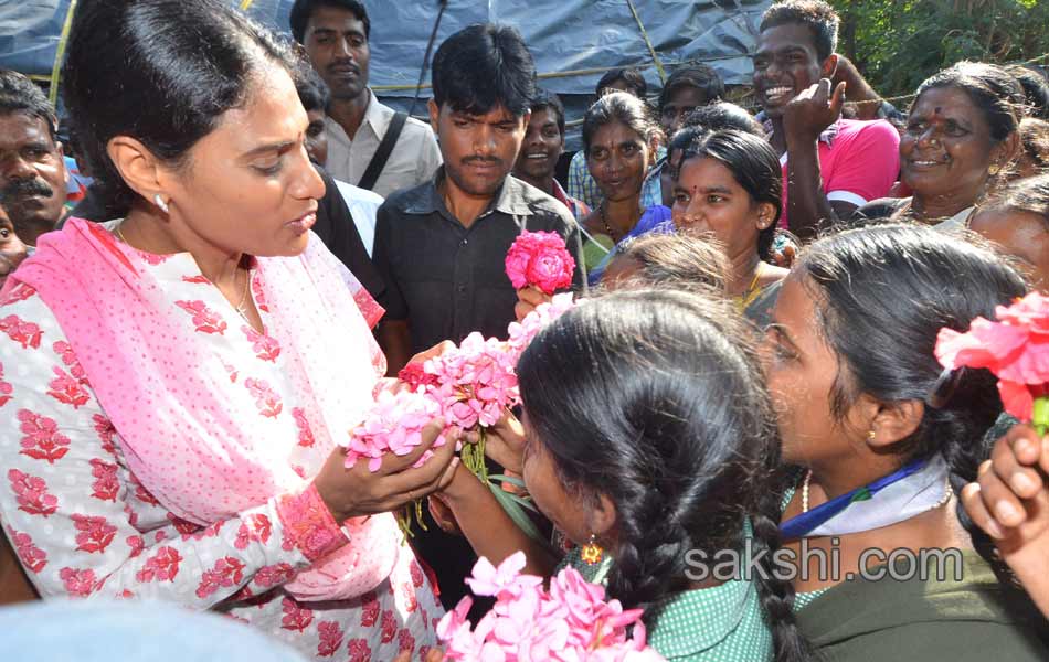 YS sharmila paramarsha yatra in nizamabad district12