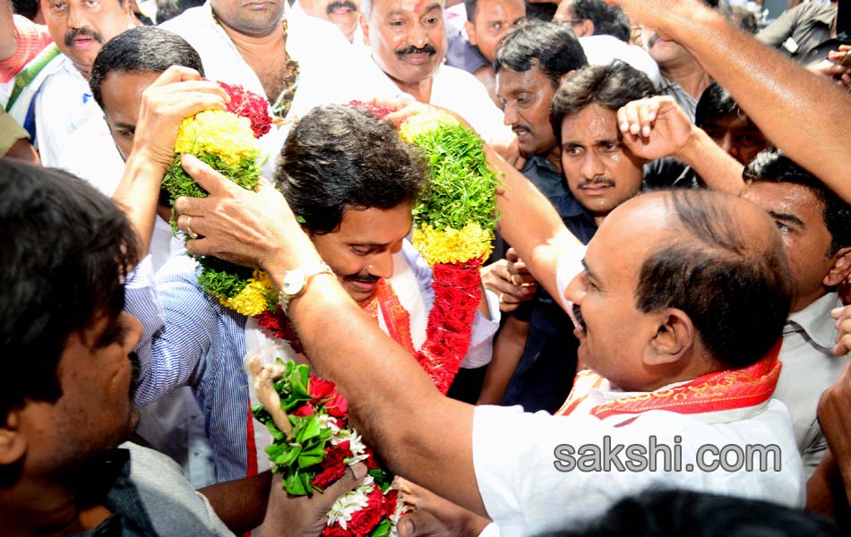 ys jaganmohan reddy in vijayawada kanaka durgamma temple - Sakshi2