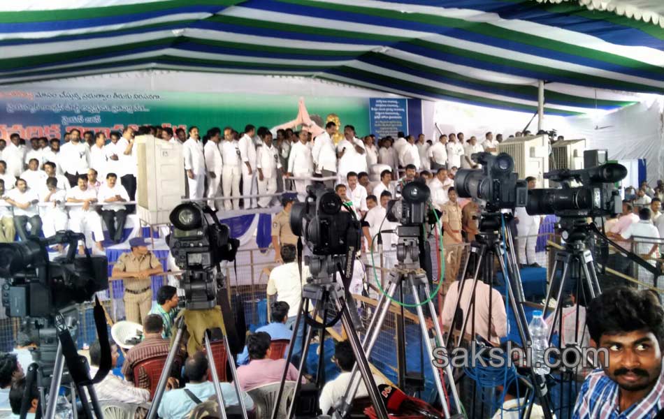 ys jagan mohanreddy now at nallapadu - Sakshi15