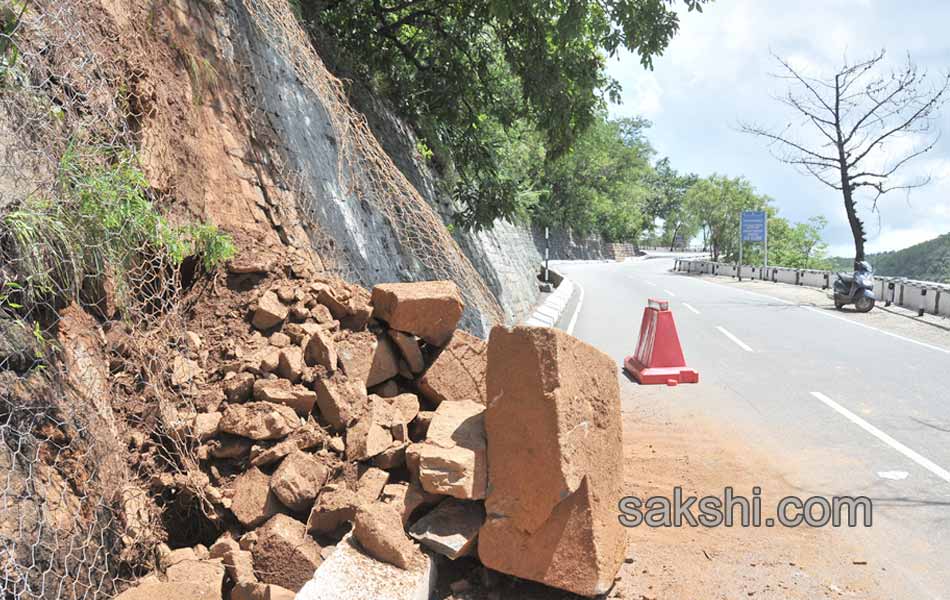 Landslides collapsed in Tirumala3