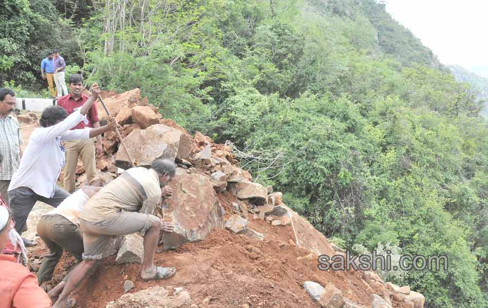 Landslides collapsed in Tirumala6