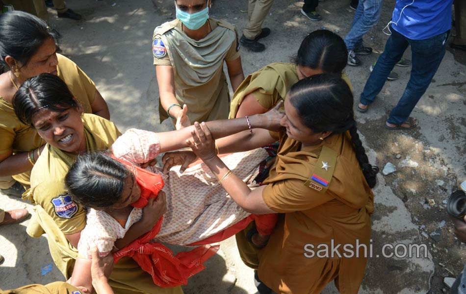 asha workers arrest in rtc cross roads2