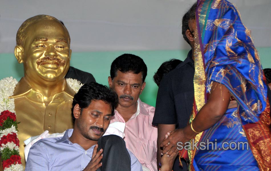 ys jagan mohan reddy indefinite hunger - Sakshi18