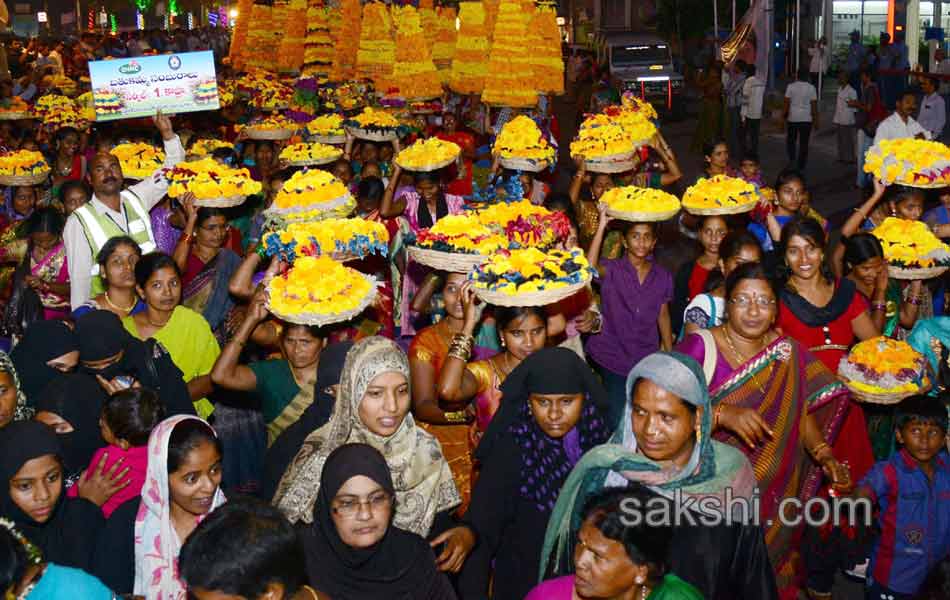 bathukamma rally from lb stadium to tankbund8