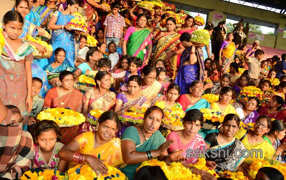 bathukamma rally from lb stadium to tankbund26