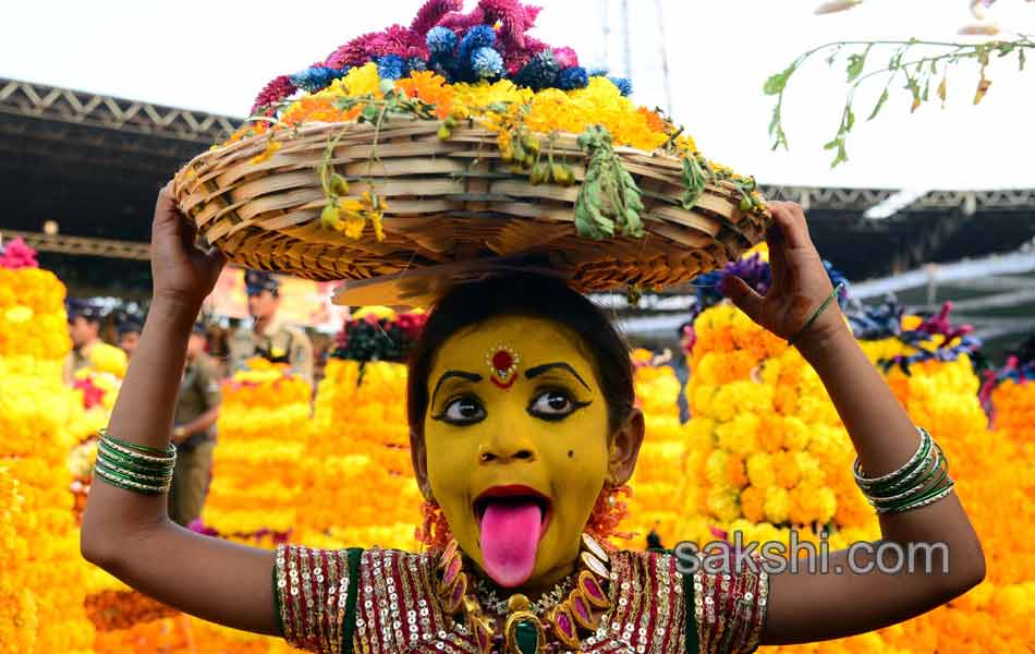 bathukamma rally from lb stadium to tankbund28