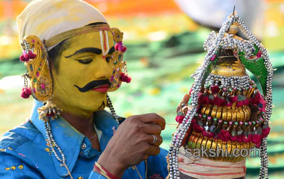 bathukamma rally from lb stadium to tankbund35