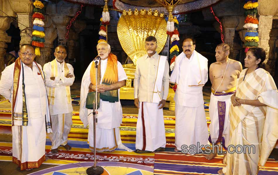 narendra modi balaji darshan - Sakshi4