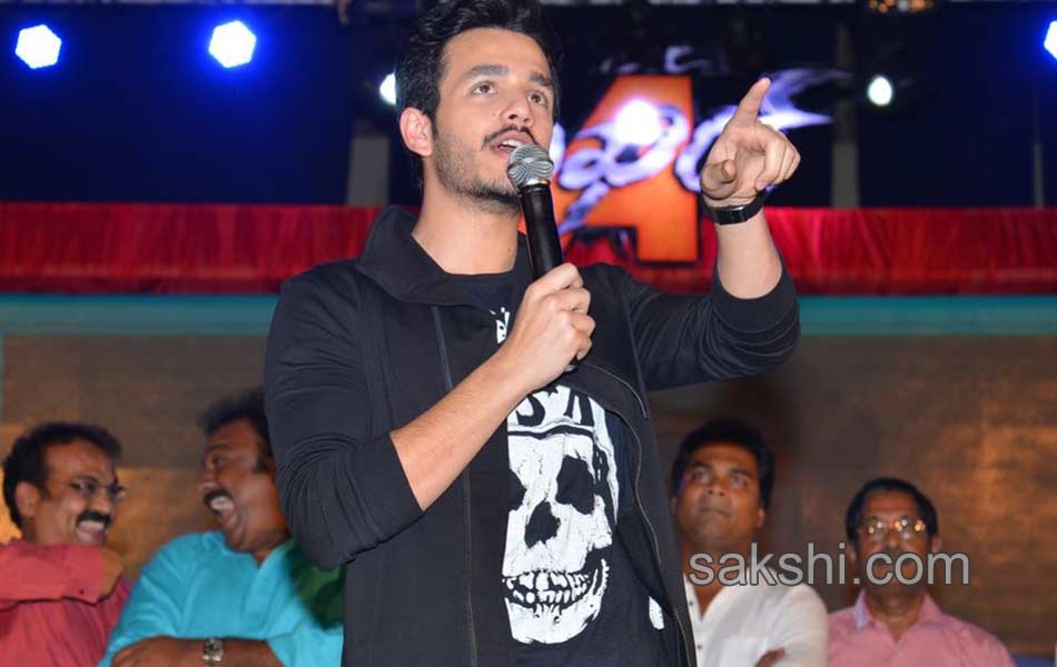 Akhil celebrates platinum disc15