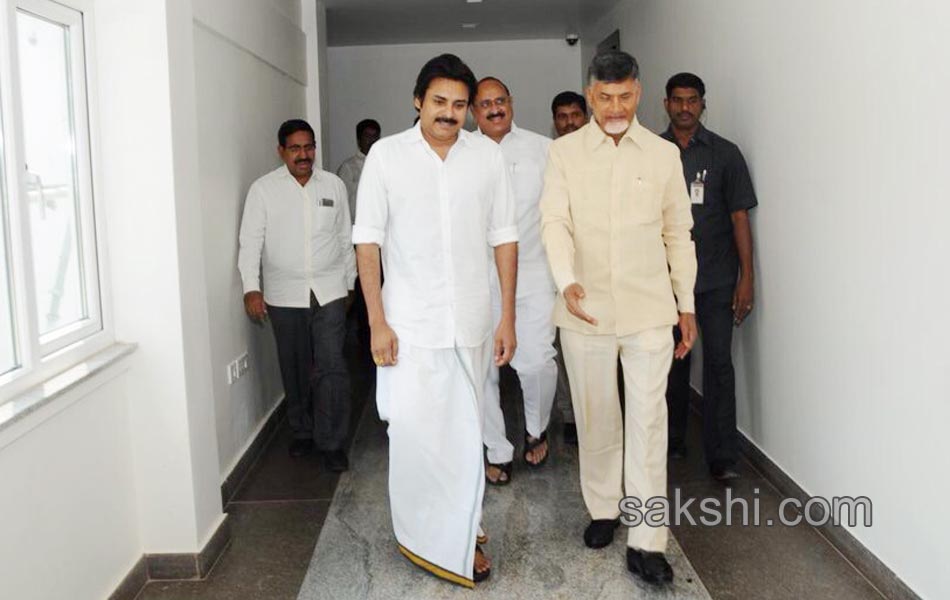 Pawan Kalyan calls on Chandrababu Naidu - Sakshi1