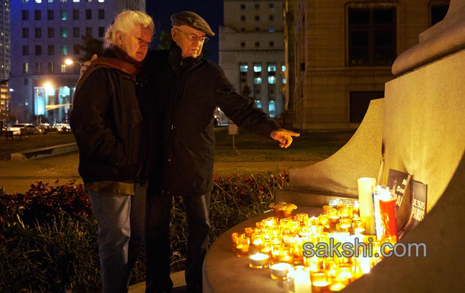 paris terror attacks people paying tribute13