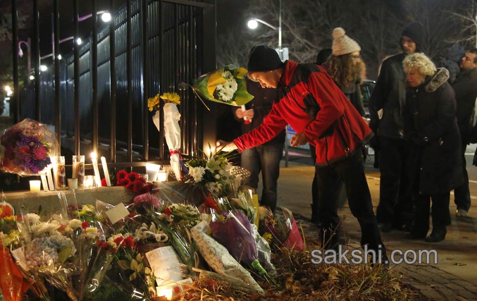 paris terror attacks people paying tribute24