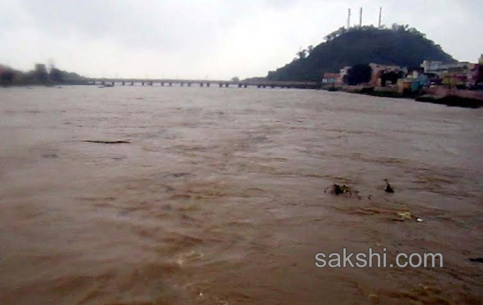 flood water in srikalahasti - Sakshi12