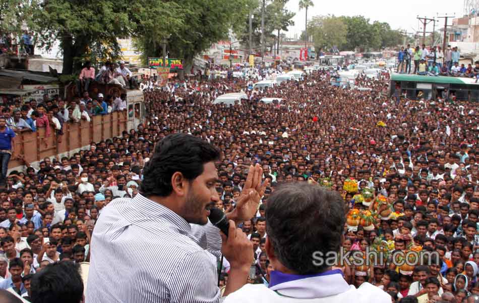 YS jagan mohan reddy speech in station ghanpur - Sakshi2