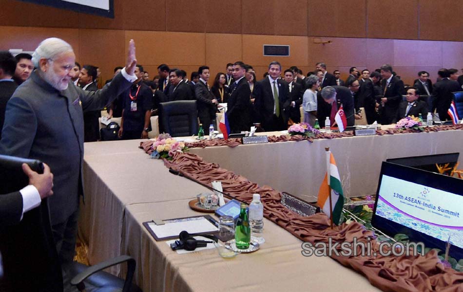 PM Modi attends ASEAN Summit holds bilateral talks with Chinese8