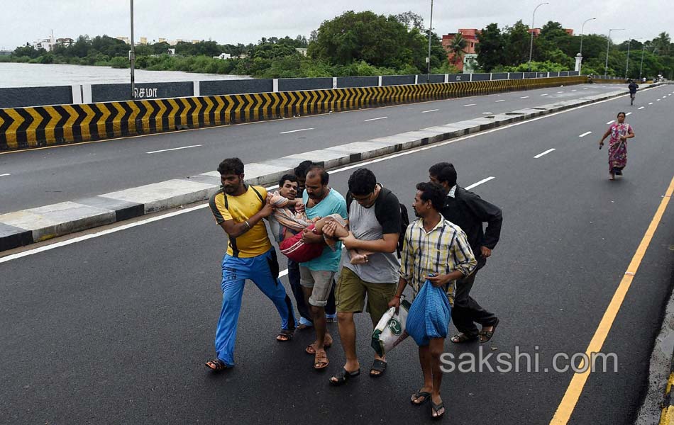 chennai submerged in rain water28