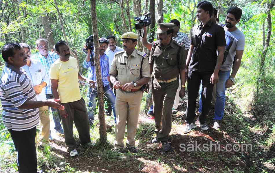 Erracandanam smugglers in seshachalam forest1