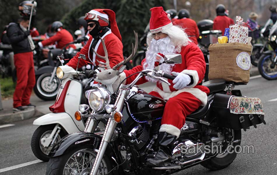 Santa Claus ride for charity11