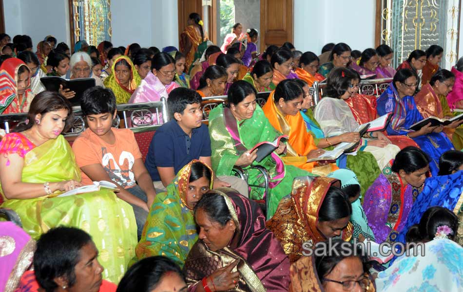 YS Jagan offers prayers at Pulivendula CSI Church - Sakshi16