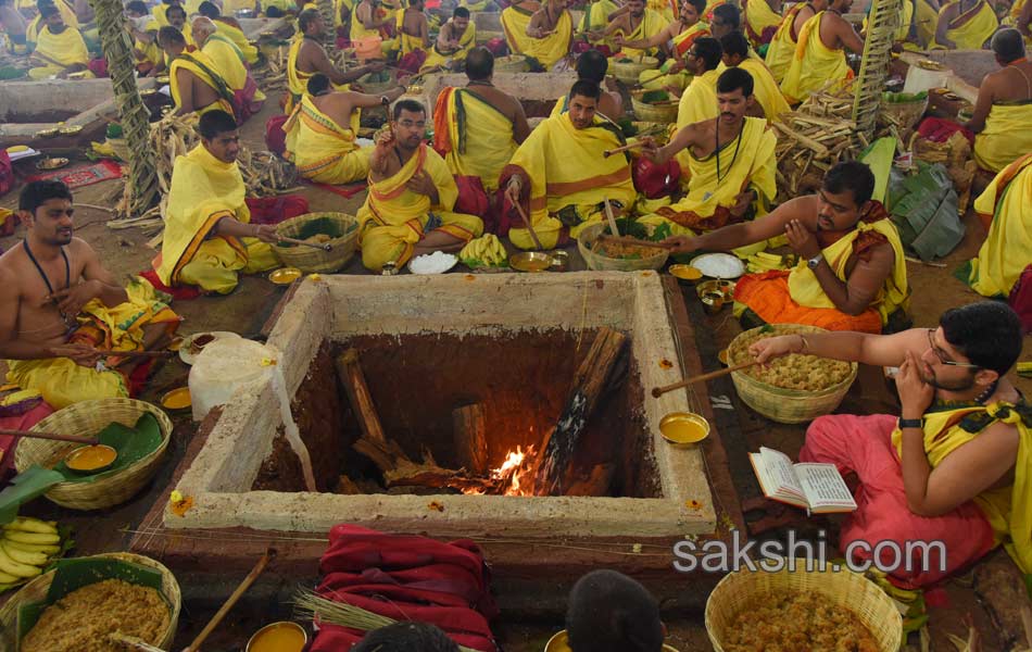 KCR Ayutha Chandi Yagam last day - Sakshi7