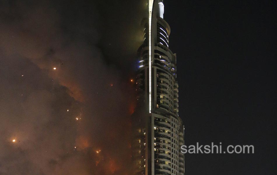 Dubai fire erupts at dubai hotel near burj khalifa4