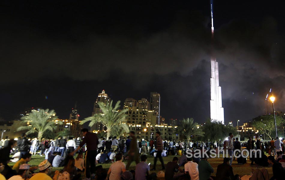 Dubai fire erupts at dubai hotel near burj khalifa9