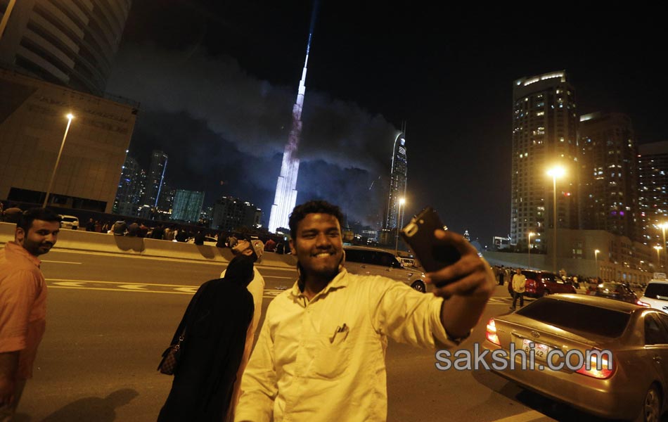 Dubai fire erupts at dubai hotel near burj khalifa14