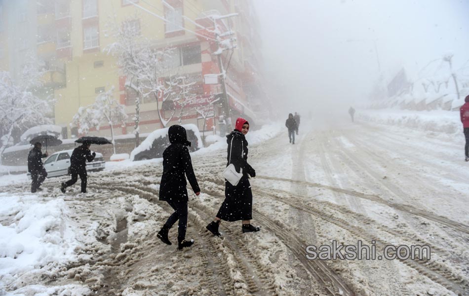 snow fall in istanbul - Sakshi1