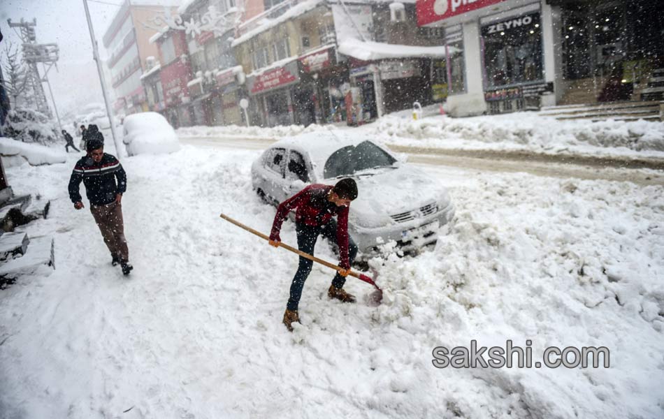 snow fall in istanbul - Sakshi12